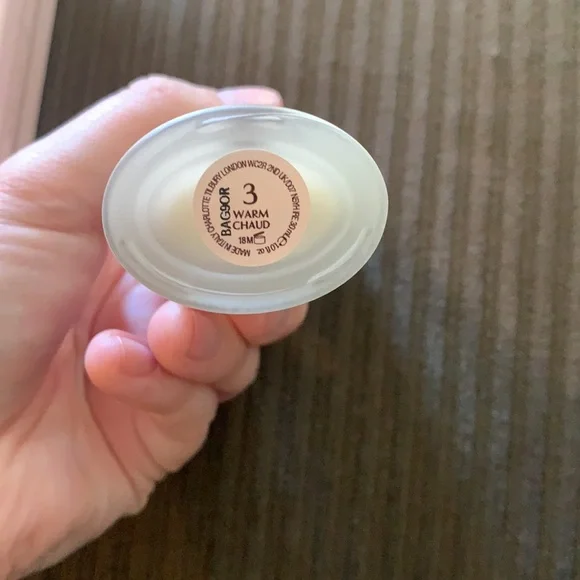 Charlotte Tilbury Airbrush Flawless Foundation shade 3 Warm - Picture 3 of 4